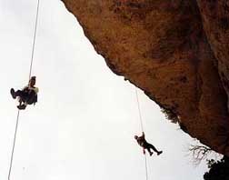 rappelling.JPG (9565 bytes)